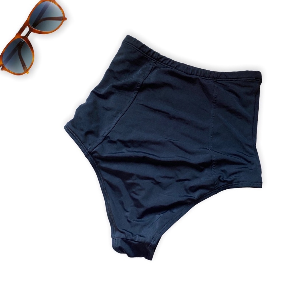 High-Waisted Bikini Bottoms | Streamlined and Slimming. - Picture 6 of 7